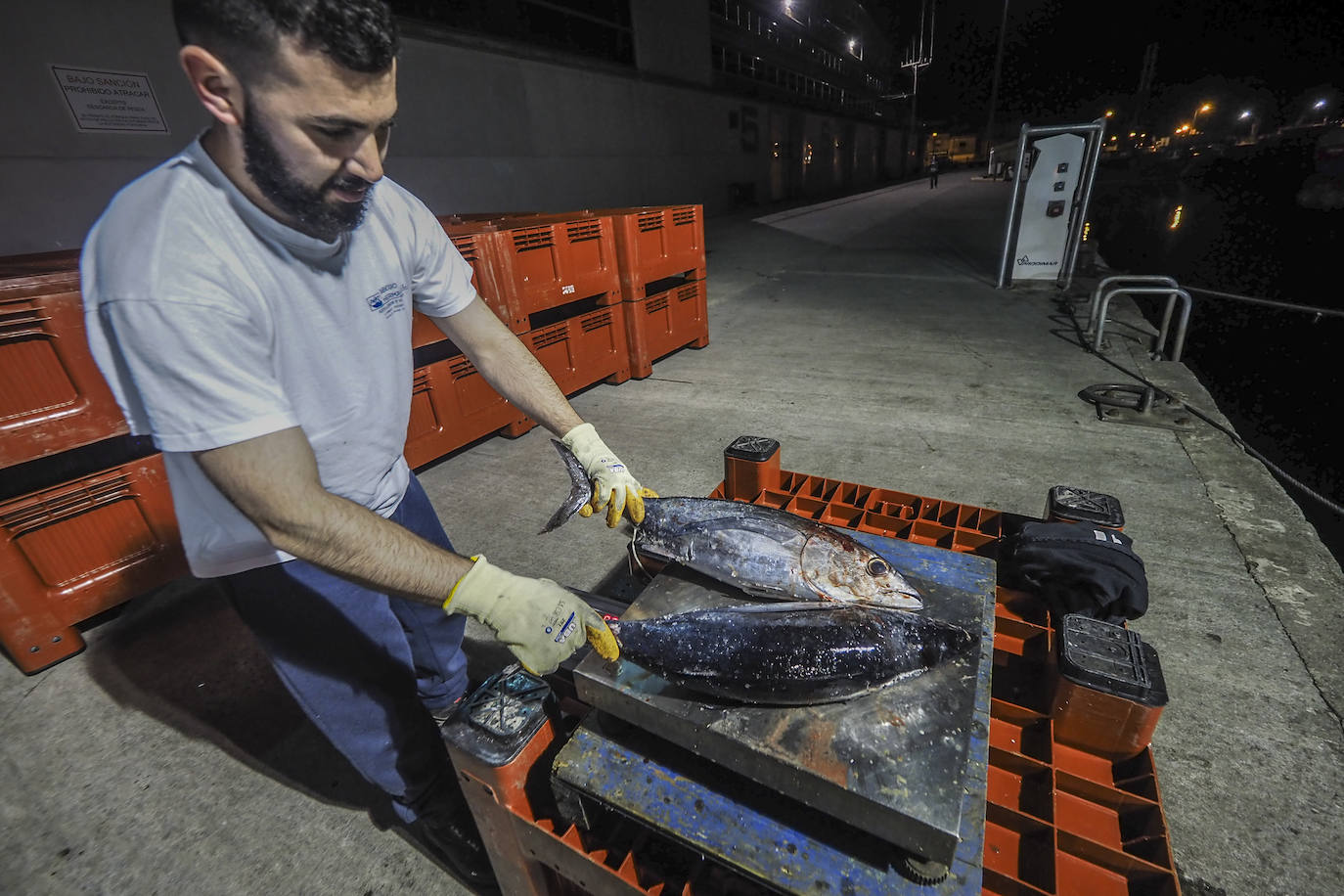 El 'Siempre Rufo' santanderino llegó esta noche a Santoña desde aguas atlánticas con 6.000 kilos en sus bodegas