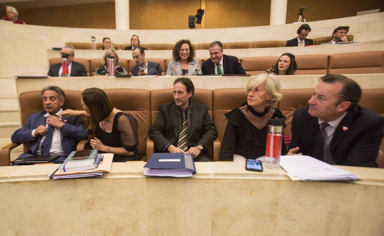 Regionalistas en el Parlamento.