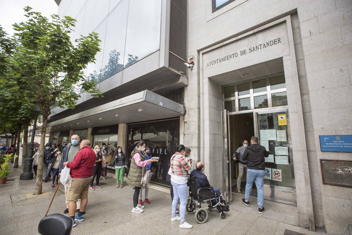 Fotos: Colas en las oficinas del Ayuntamiento de Santander