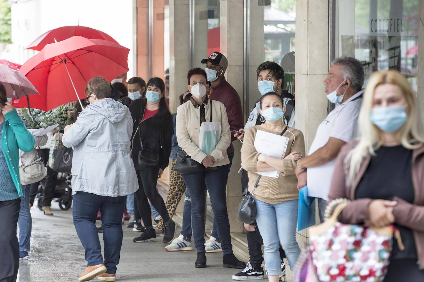 Fotos: Colas en las oficinas del Ayuntamiento de Santander