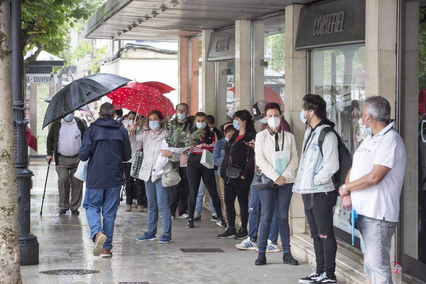 Fotos: Colas en las oficinas del Ayuntamiento de Santander