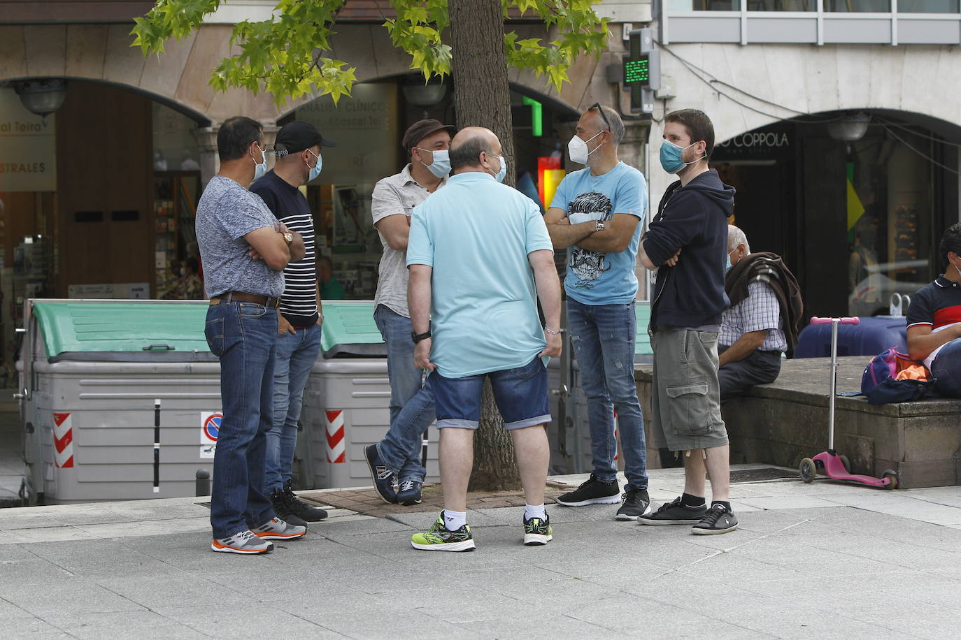 Fotos: Concentración de los trabajadores de Sniace en Torrelavega