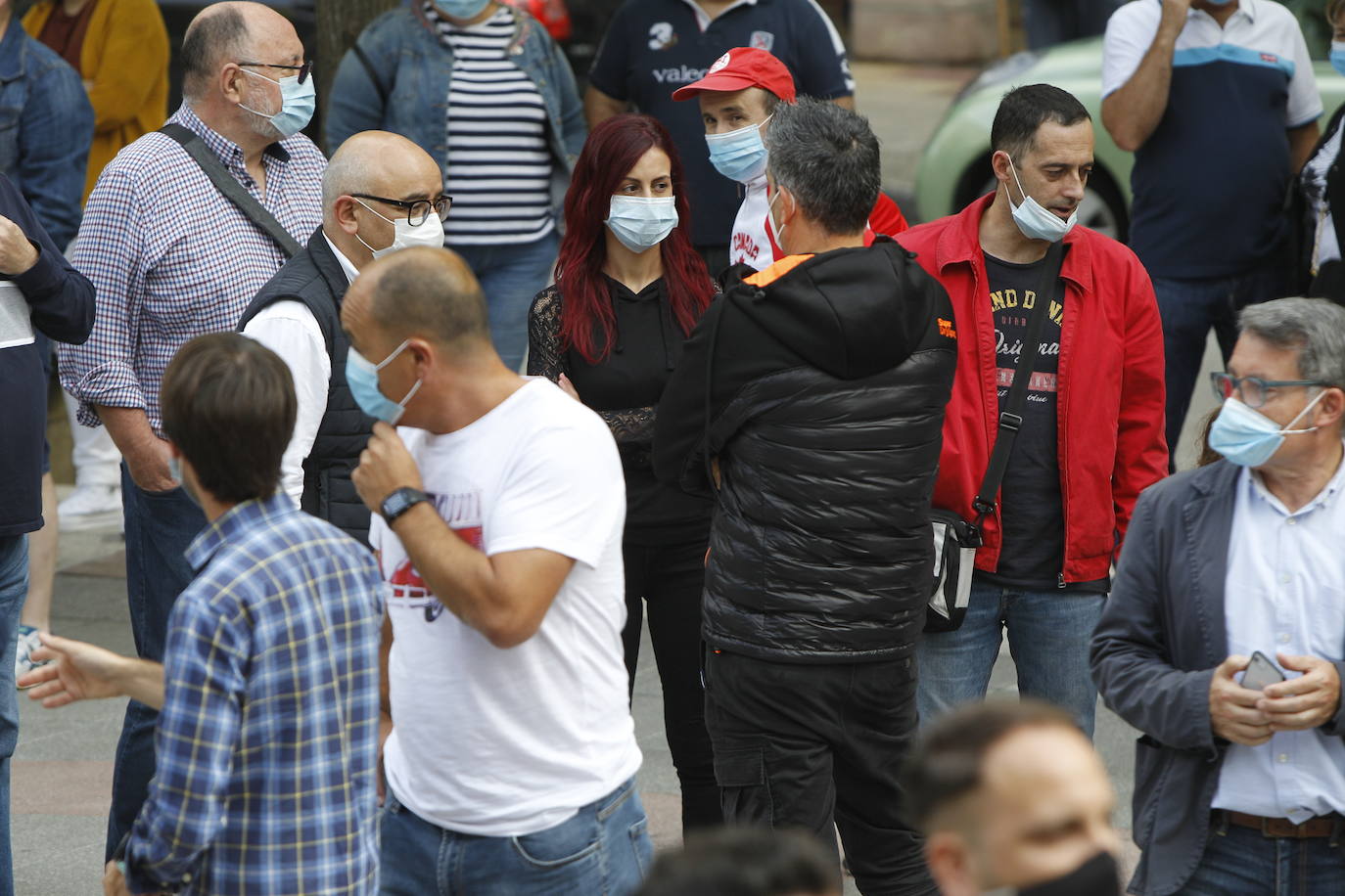 Fotos: Concentración de los trabajadores de Sniace en Torrelavega