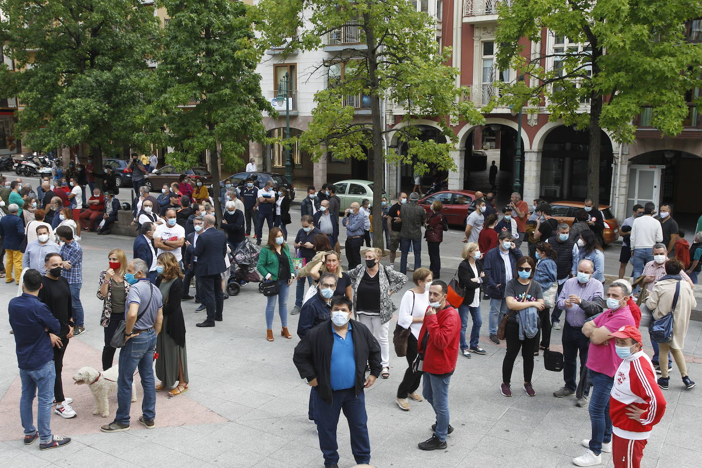 Fotos: Concentración de los trabajadores de Sniace en Torrelavega