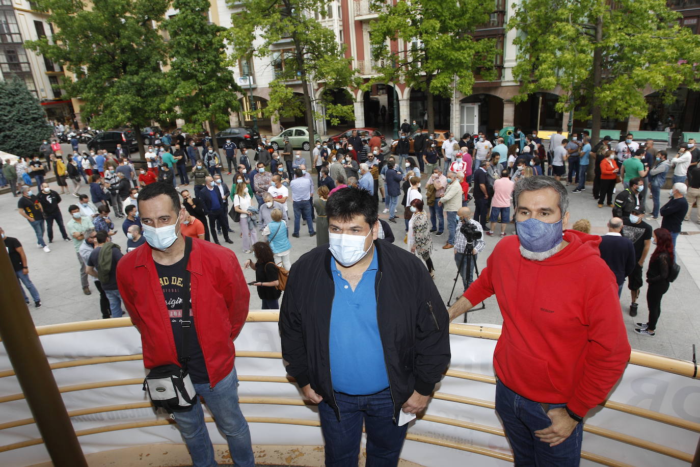 Fotos: Concentración de los trabajadores de Sniace en Torrelavega