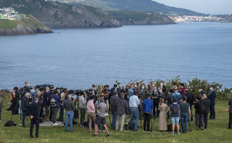 Revilla y Urkullu celebran un encuentro simbólico en el límite entre Cantabria y País Vasco