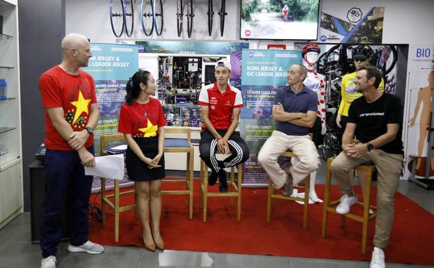 Imagen principal - Javier Sardá, el ciclista cántabro que está forjando su leyenda en Vietnam