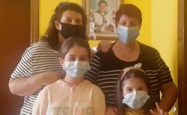 Verónica, junto a sus dos hijas, por fin visitó a su madre.