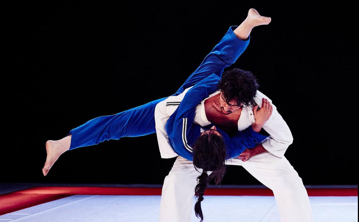 Detalle de la coreografía 'Hand to hand' de Roser López Espinosa.