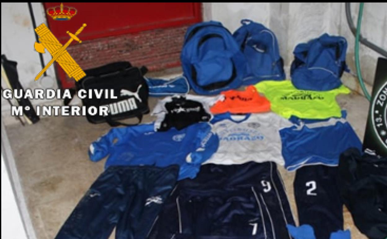 Detenidos por causar daños continuados en un polideportivo y perpetrar dos robos en Treto