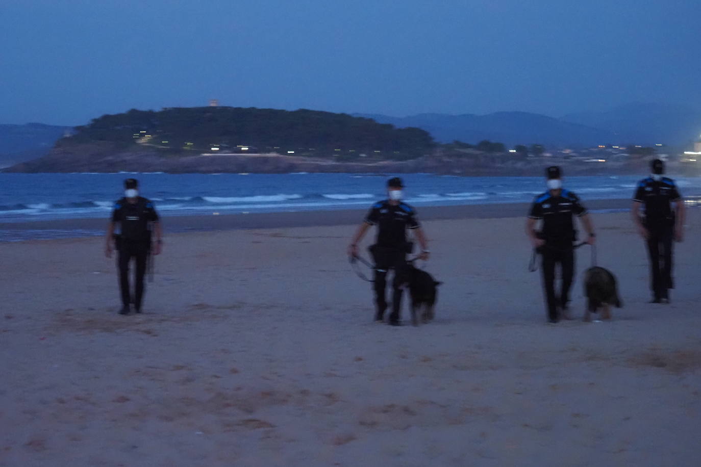 Fotos: Controles en las playas para evitar hogueras