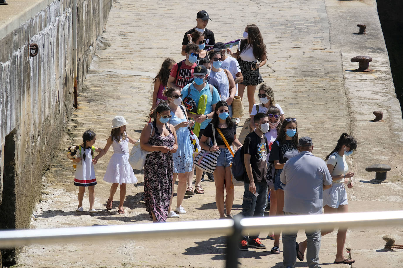 Fotos: El uso se la mascarilla se relaja
