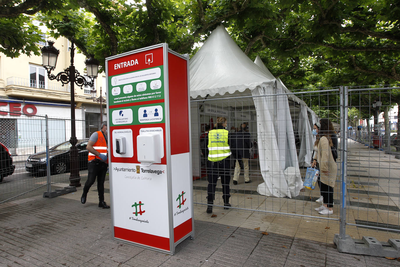 La feria se celebrará hasta el 28 de junio de 11.00 a 14.00 horas y de 17.00 a 21.00 horas, y se han adoptado las precauciones indicadas por el Ministerio de Sanidad y el Gobierno de Cantabria relativas al Covid-19, para que libreros, autores y público puedan acudir de forma segura y disfrutar de la programación cultural.