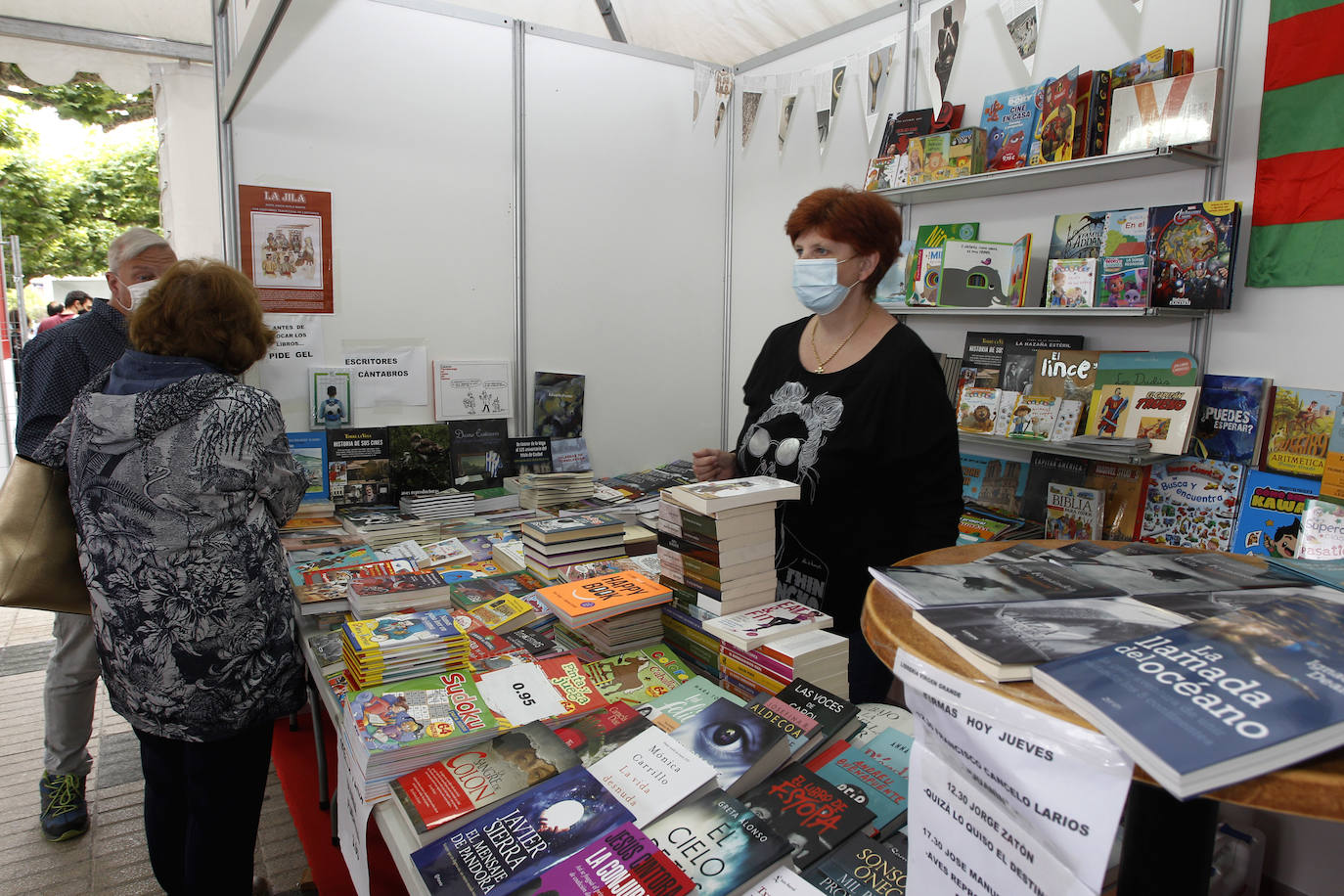 La feria se celebrará hasta el 28 de junio de 11.00 a 14.00 horas y de 17.00 a 21.00 horas, y se han adoptado las precauciones indicadas por el Ministerio de Sanidad y el Gobierno de Cantabria relativas al Covid-19, para que libreros, autores y público puedan acudir de forma segura y disfrutar de la programación cultural.