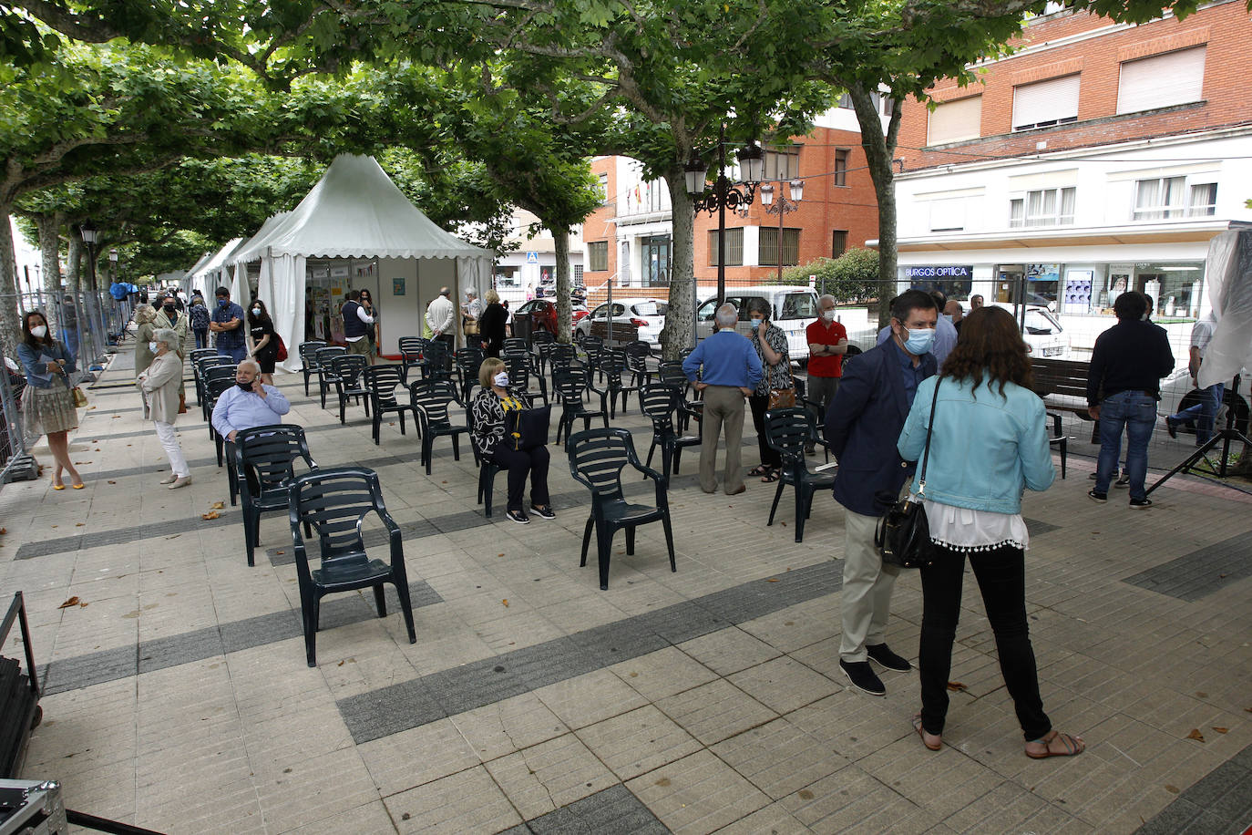 La feria se celebrará hasta el 28 de junio de 11.00 a 14.00 horas y de 17.00 a 21.00 horas, y se han adoptado las precauciones indicadas por el Ministerio de Sanidad y el Gobierno de Cantabria relativas al Covid-19, para que libreros, autores y público puedan acudir de forma segura y disfrutar de la programación cultural.