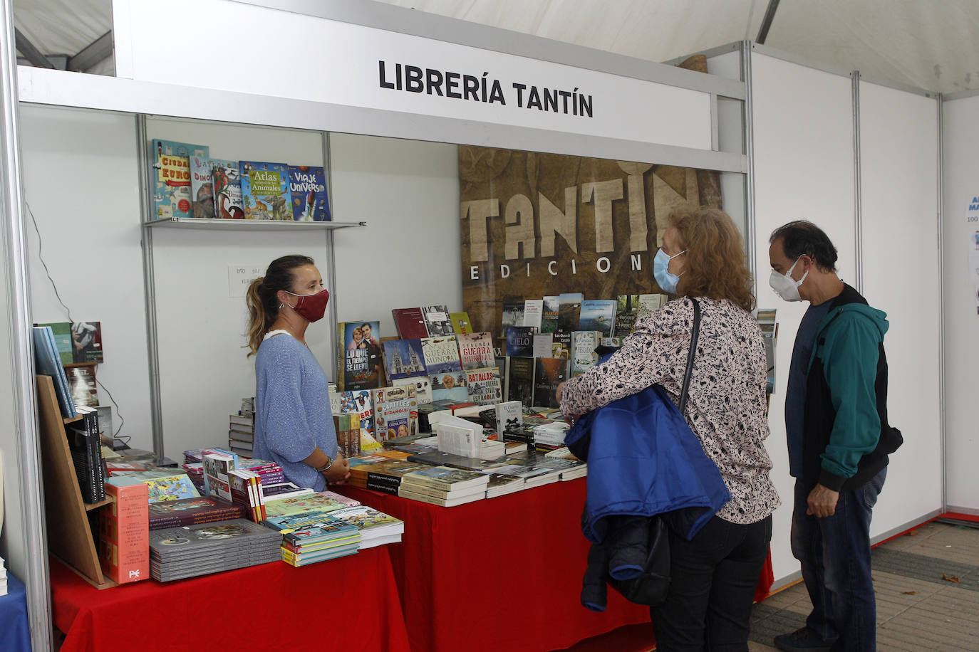 La feria se celebrará hasta el 28 de junio de 11.00 a 14.00 horas y de 17.00 a 21.00 horas, y se han adoptado las precauciones indicadas por el Ministerio de Sanidad y el Gobierno de Cantabria relativas al Covid-19, para que libreros, autores y público puedan acudir de forma segura y disfrutar de la programación cultural.