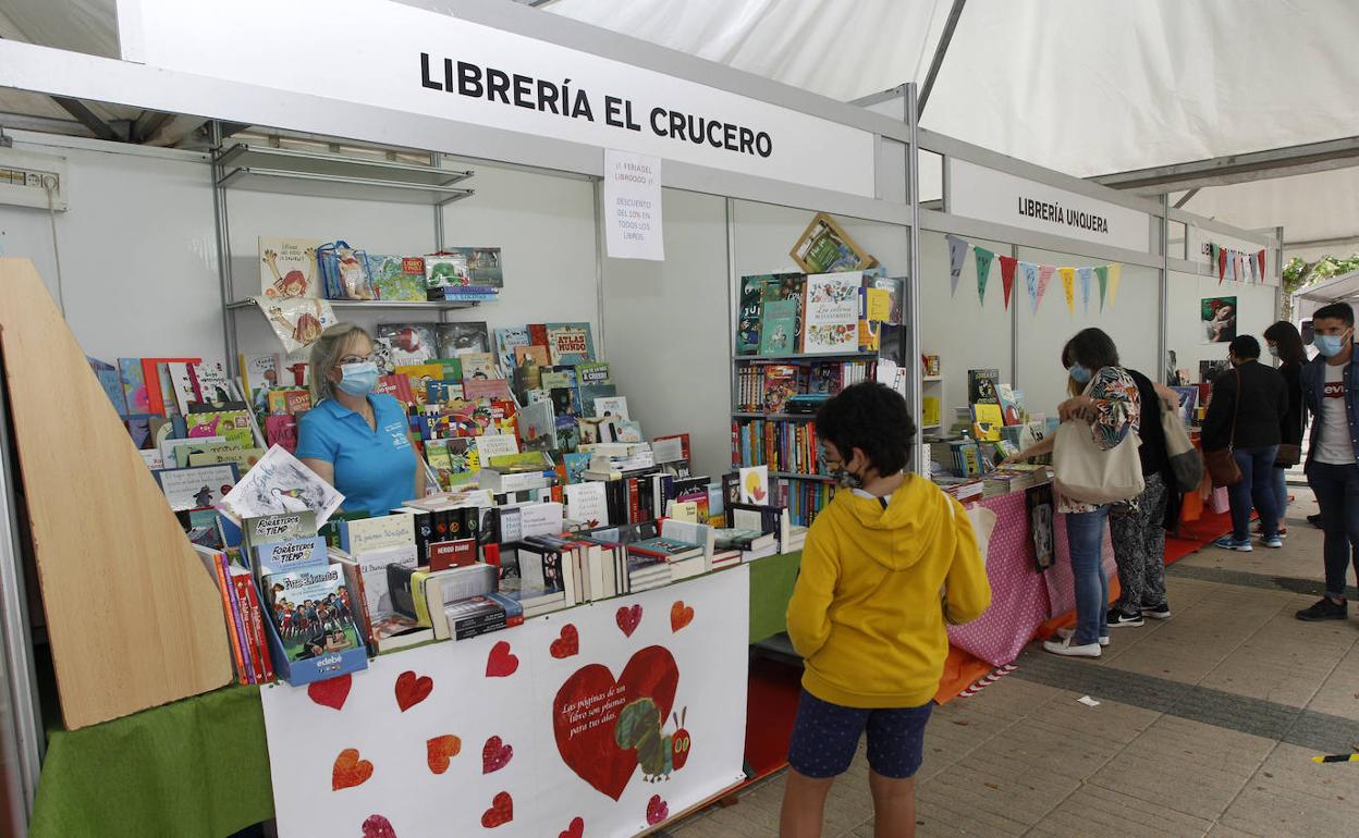 Torrelavega estrena la primera feria del libro tras la pandemia