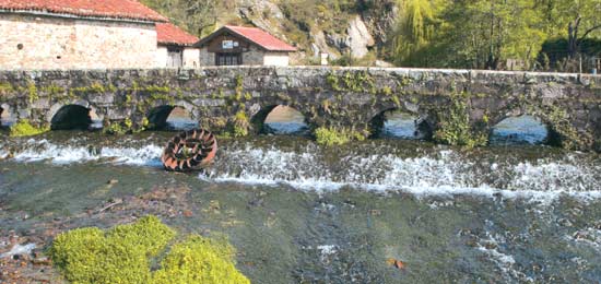 Fotos: Un paseo hasta los caprichos de La Fuentona de Ruente