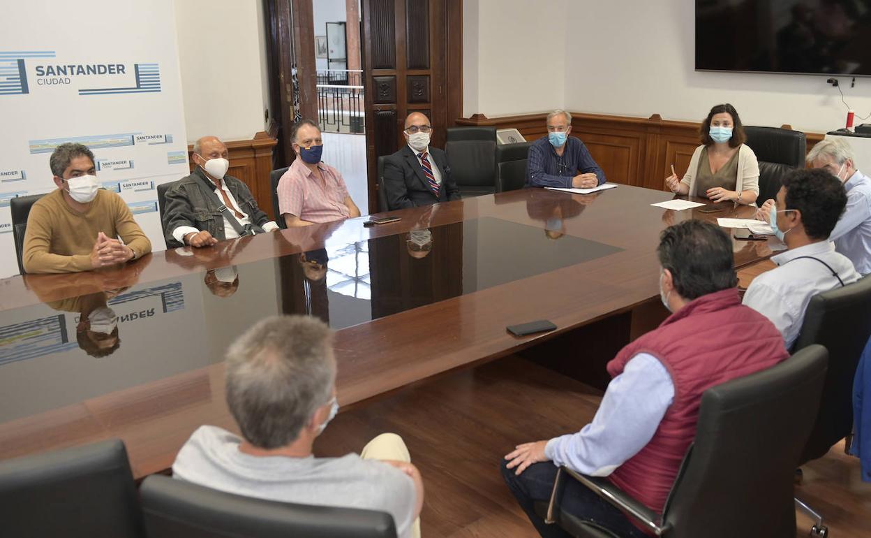 Los mercadillos de La Esperanza y Méjico reabren desde el 6 de julio al 50% de su aforo y por turnos