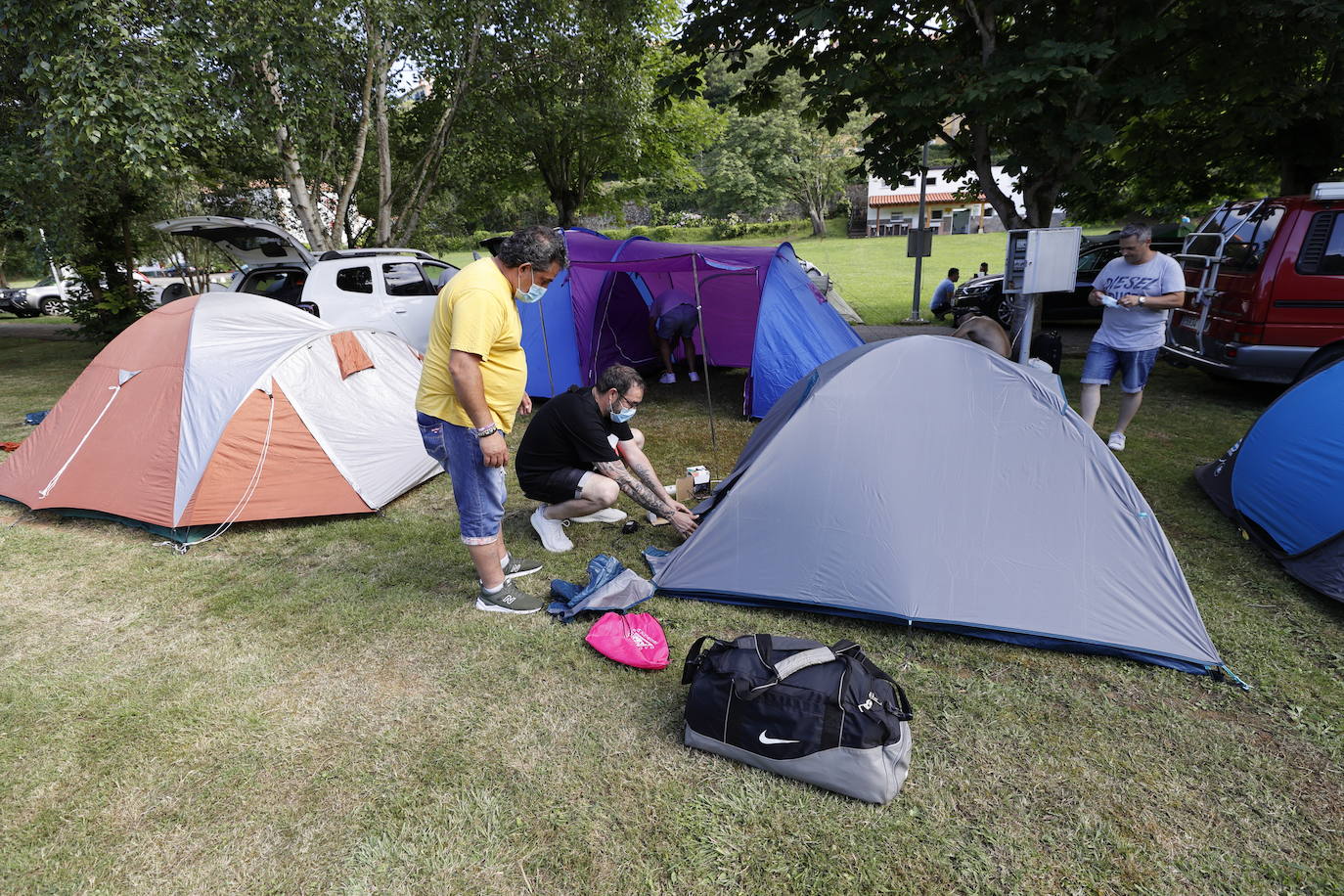 El grueso de la comitiva llegó en la tarde al camping de Comillas, mientras que otra parte de los protestantes se alojaron en zonas próximas a Los Corrales