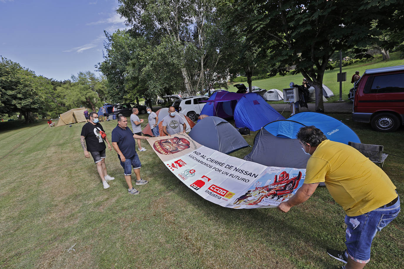 El grueso de la comitiva llegó en la tarde al camping de Comillas, mientras que otra parte de los protestantes se alojaron en zonas próximas a Los Corrales