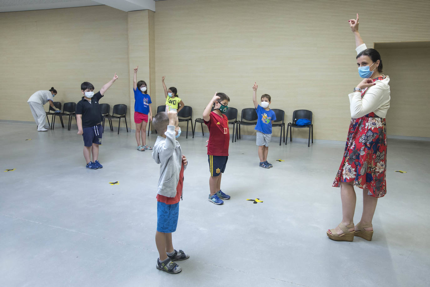 Miles de niños inician las actividades de ocio marcadas por las medidas de seguridad