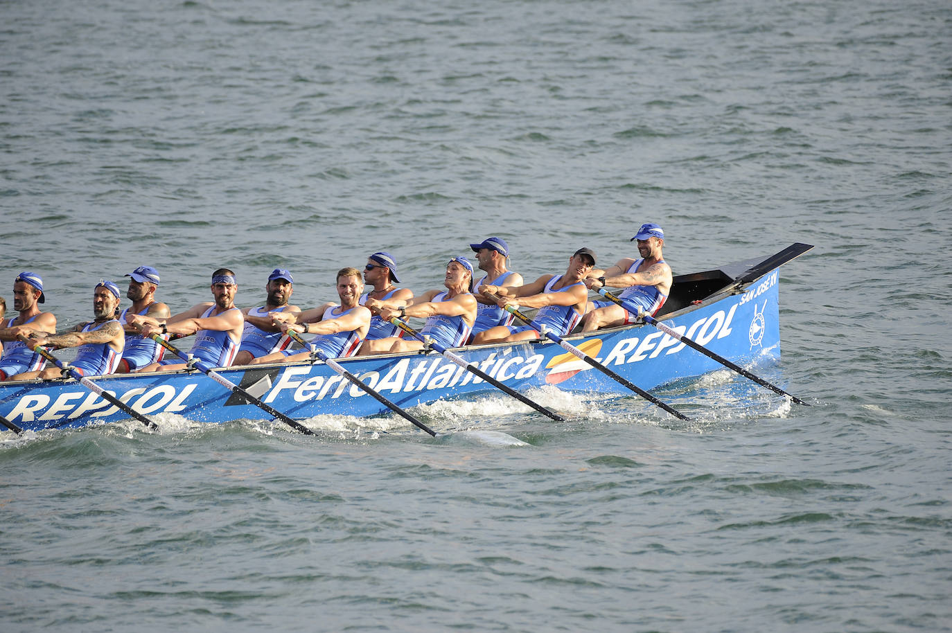 Los de Joseba Fernández demuestran su hegemonía y se imponen con solvencia a Camargo y Castro en la primera regata de la temporada cántabra