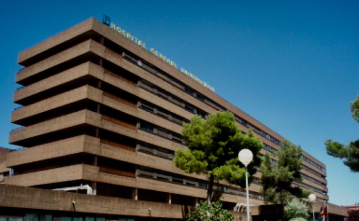 Foto del Hospital General Universitario de Albacete donde están ingresados tres de los vecinos. 