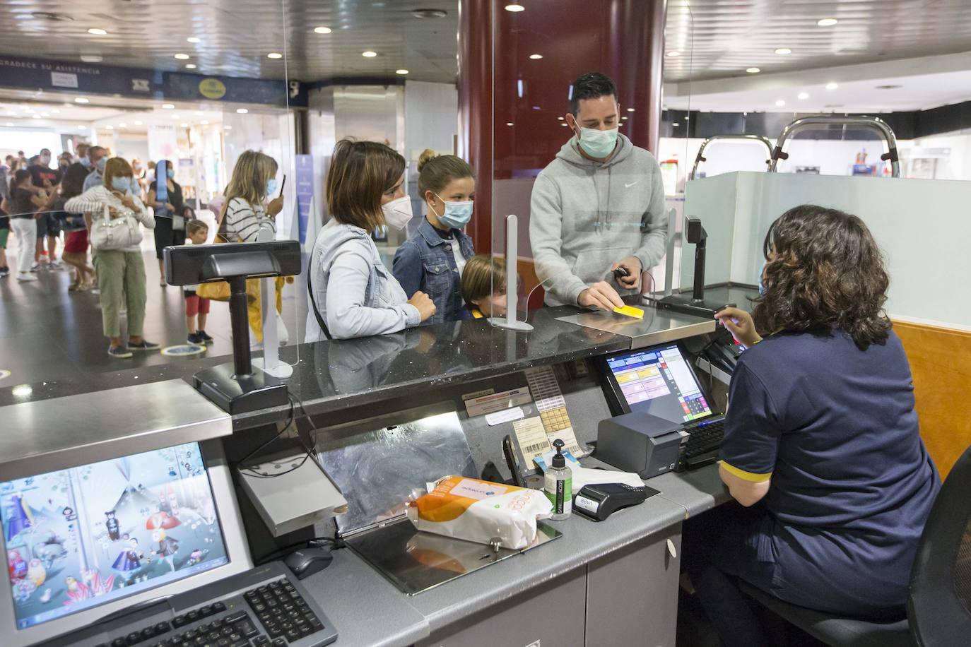 La primera proyección en Cinesa tras cuatro meses, marcada por las medidas de seguridad, atrajo a numeroso público