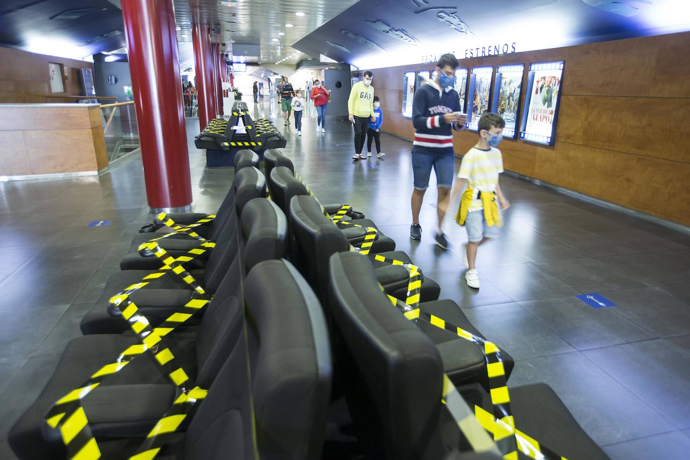 La primera proyección en Cinesa tras cuatro meses, marcada por las medidas de seguridad, atrajo a numeroso público