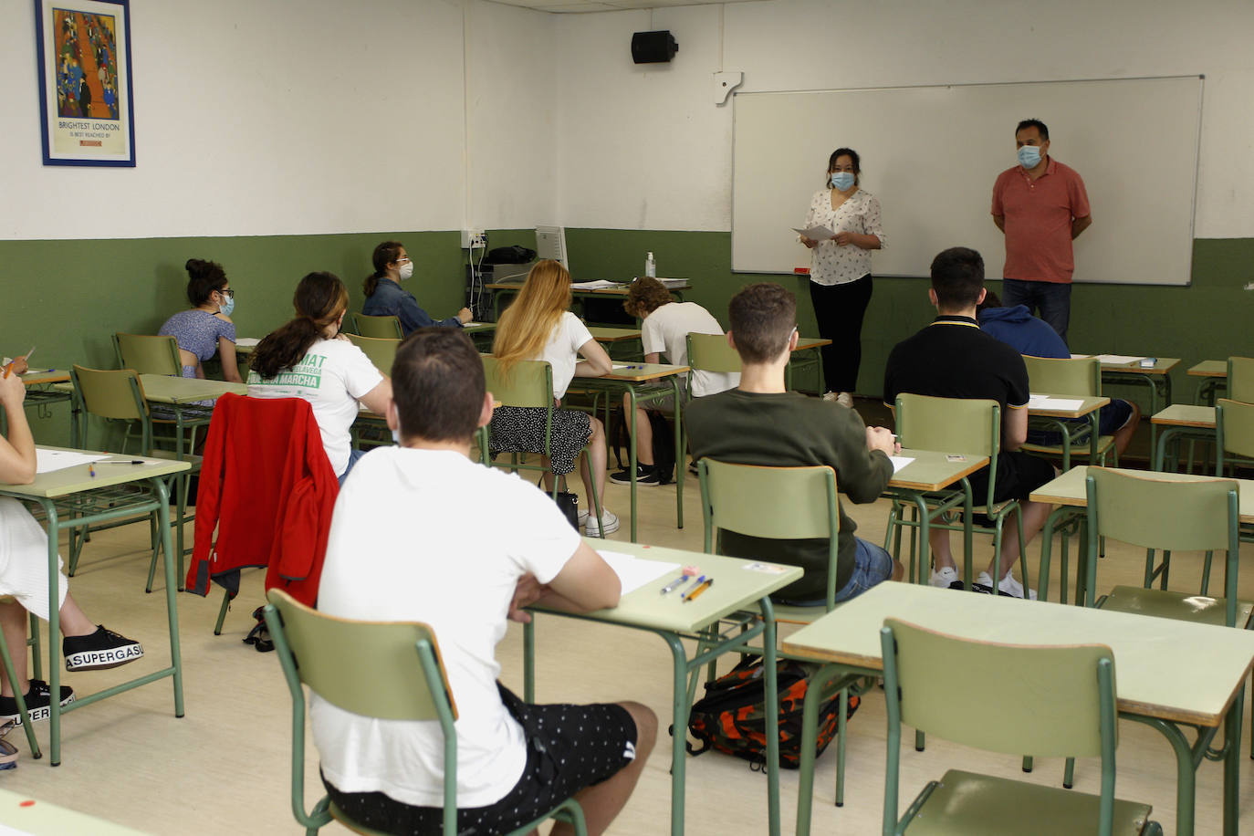 Fotos: Tres mil estudiantes se presentan a la EBAU en Cantabria