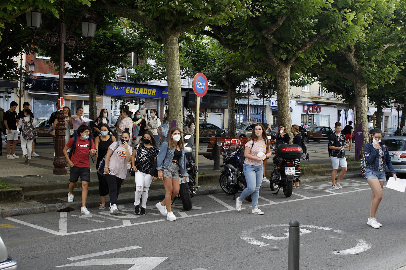 Fotos: Tres mil estudiantes se presentan a la EBAU en Cantabria