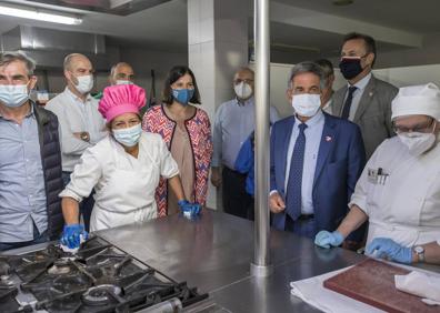 Imagen secundaria 1 - La Cocina Económica y el Banco de Alimentos han recibido más de 40.000 kilos de productos de Cantabria