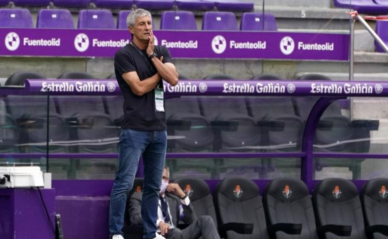 Quique Setién, durante el Valladolid-Barcelona. 