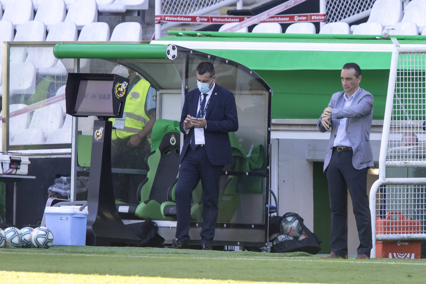 El descendido Racing, muy serio, logra la primera victoria tras el confinamiento ante un poderoso Huesca que lucha por el ascenso