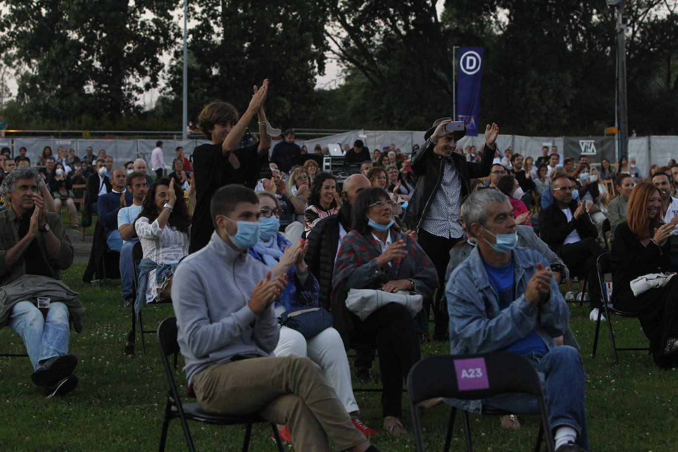 El Cigala ofreció en Torrelavega un recital correcto, más breve de lo previsto y con escasa conexión con el público, adaptado a la nueva normalidad