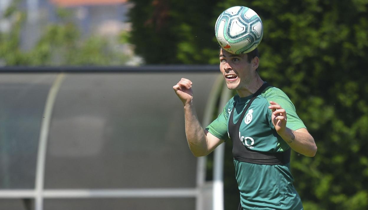 Sergio Ruiz, durante un entrenamiento con el Racing. 