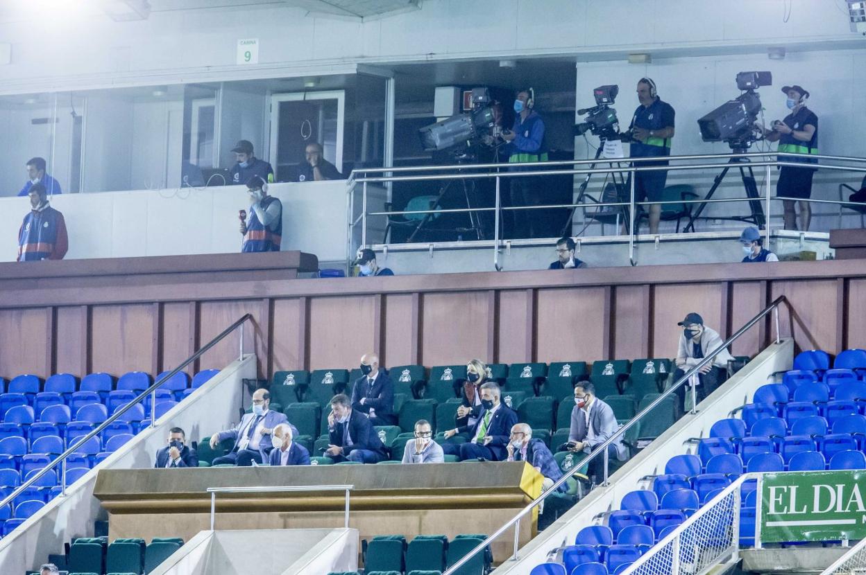 El palco de los Campos de Sport en el partido que el Racing disputó frente al Albacete. 