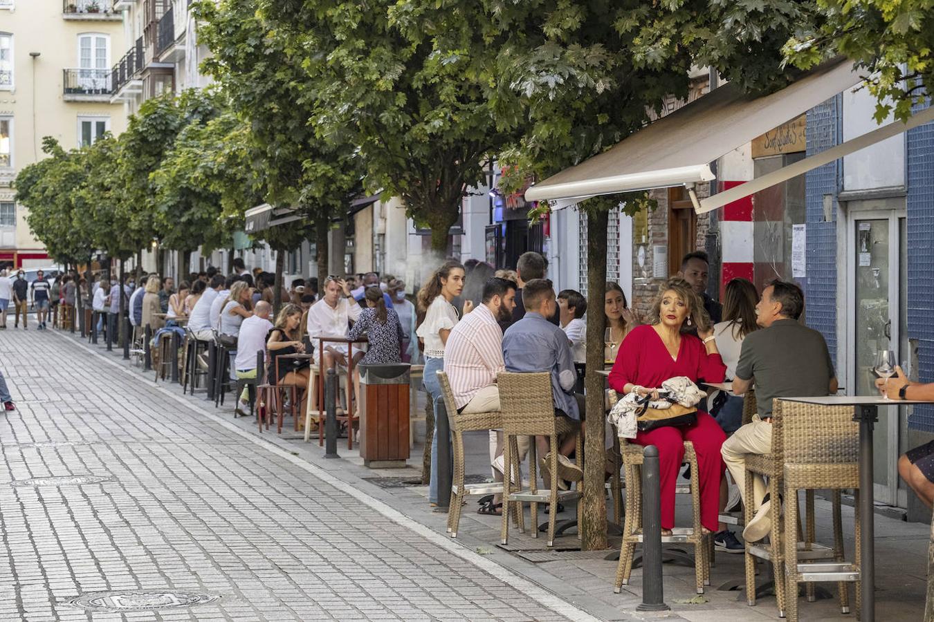 Encontrar una mesa libre en las zonas más concurridas es tarea imposible.