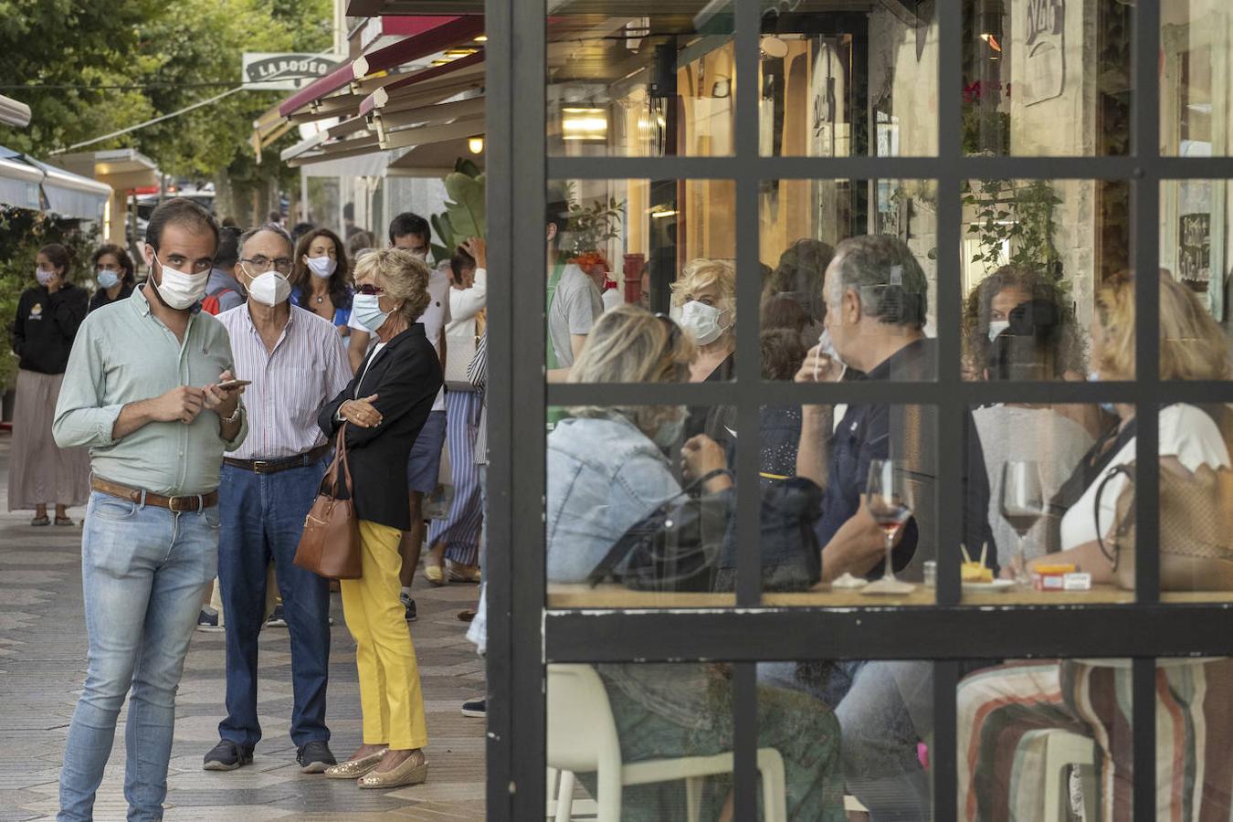 Encontrar una mesa libre en las zonas más concurridas es tarea imposible.