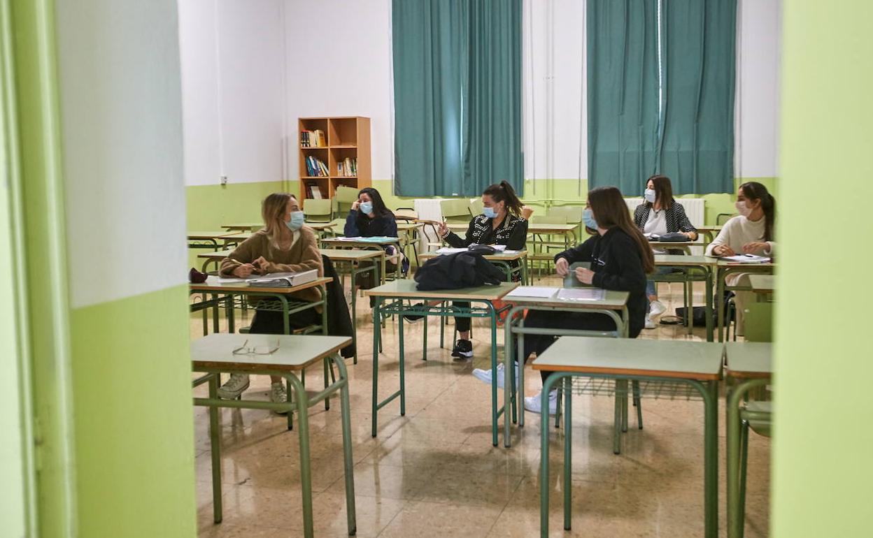 Imagen de archivo del IES Santa Clara de Santander, a principios del mes de junio, cuando se retomaron las clases en Bachillerato con vistas a la preparación de las pruebas de la EBAU. 