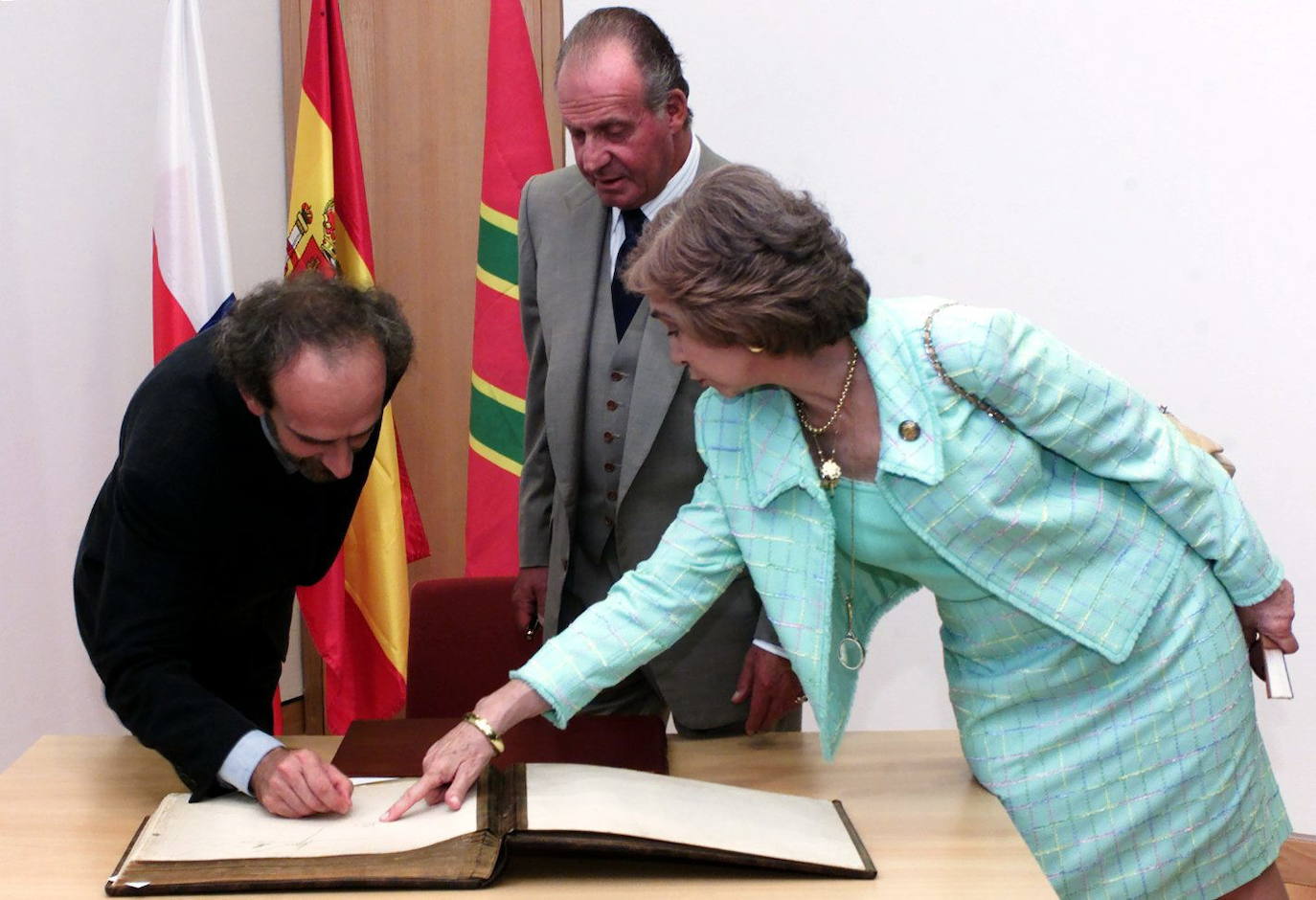 Don Juan Carlos y doña Sofía estuvieron presentes en la inauguración del Museo de Altamira en julio de 2001