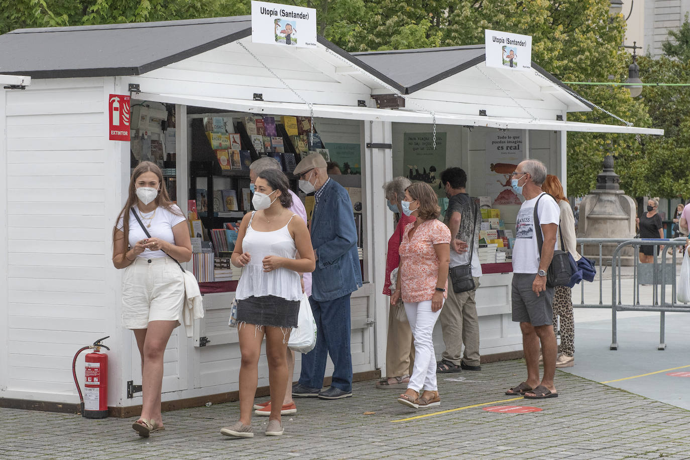 La XXXIX Feria del Libro de Santander y Cantabria ha abierto hoy sus puertas y se desarrollará hasta el próximo 2 de agosto, con la participación de 12 librerías cántabras así como del Gremio de Editores de Cantabria y el colectivo de editores independientes y la celebración de encuentros y actividades paralelas.