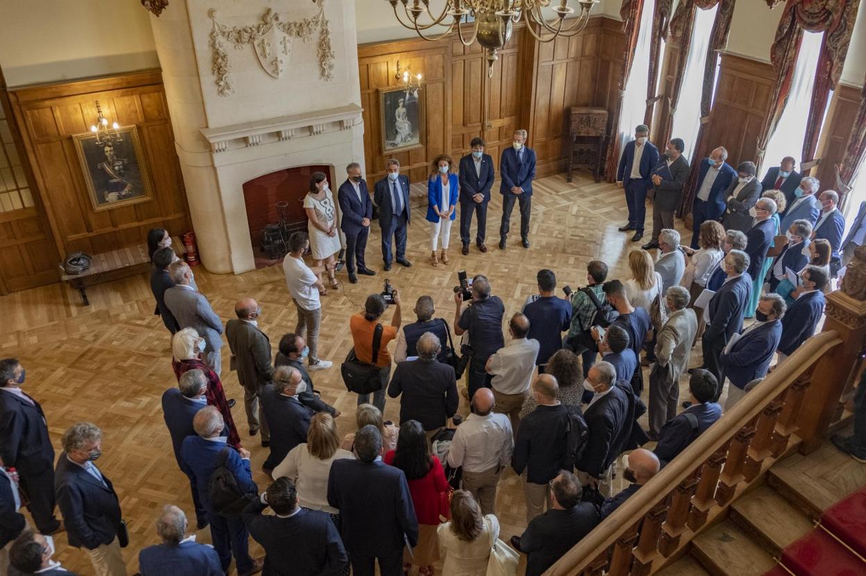 La 'cumbre' de los puertos españoles comenzó ayer en el Palacio de Las Magdalena. 