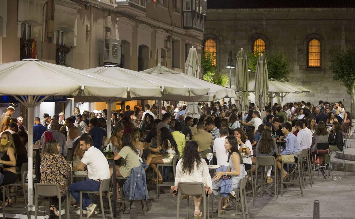 Terrazas llenas en Cañadío, en una imagen tomada el primer sábado de este mes de julio