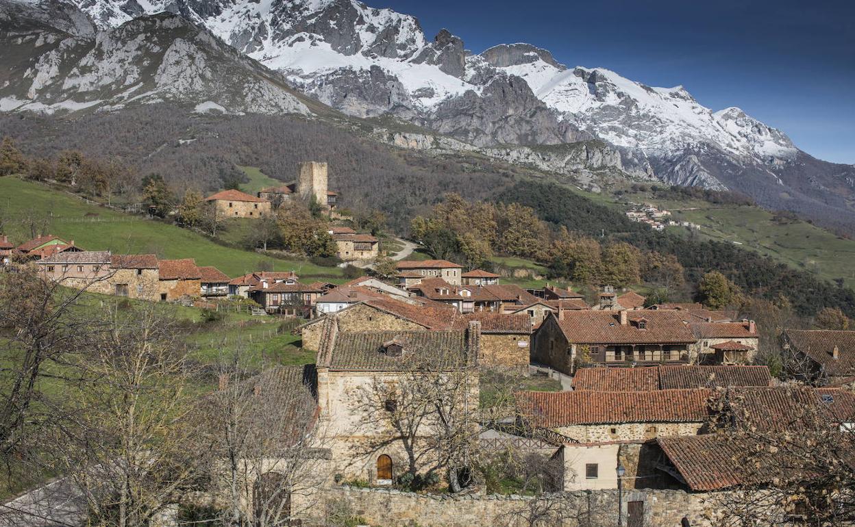 Vista de Mogrovejo en Liébana.