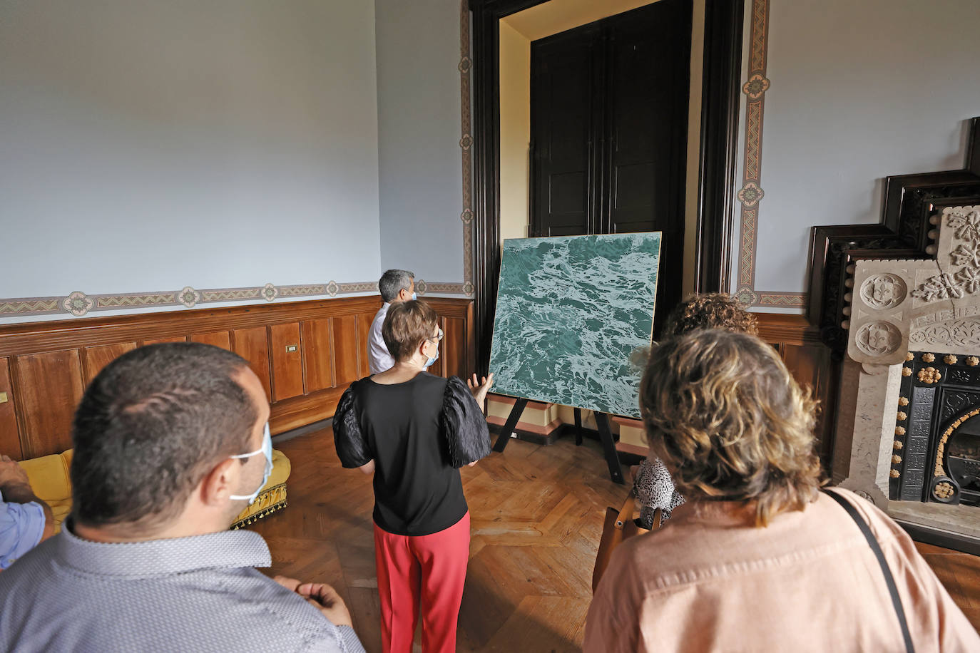 La exposición 'Palacio de verano' esta integrada por 15 obras de la Colección Norte del Gobierno de Cantabria y que refleja el contexto temporal en el que se produjo la construcción del Palacio de Sobrellano, en Comillas.