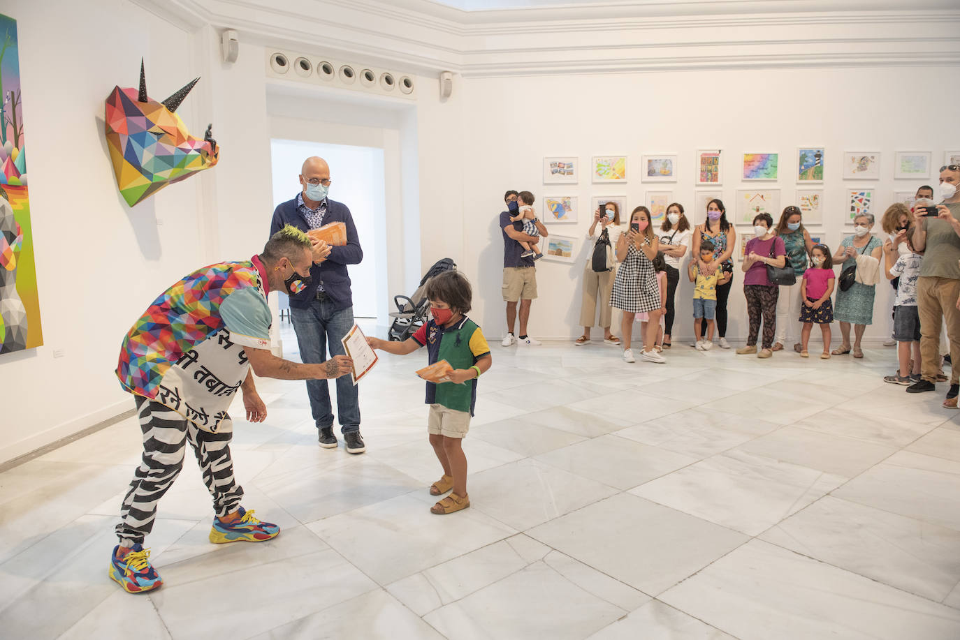 Fotos: El Palacete del Embarcadero acoge &#039;Coloreando Cantabria&#039;, una muestra con dibujos de niños y obras de Okuda