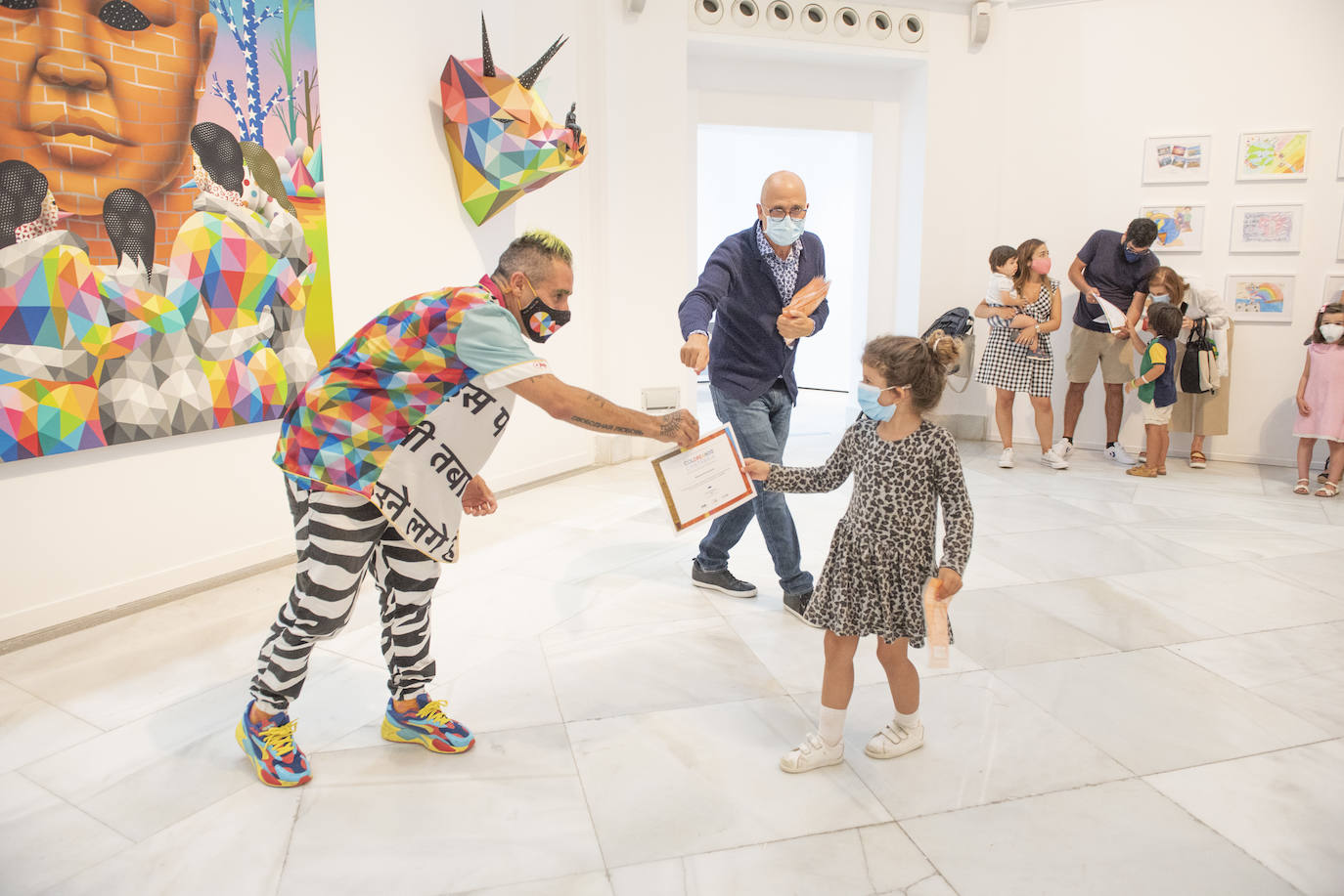 Fotos: El Palacete del Embarcadero acoge &#039;Coloreando Cantabria&#039;, una muestra con dibujos de niños y obras de Okuda