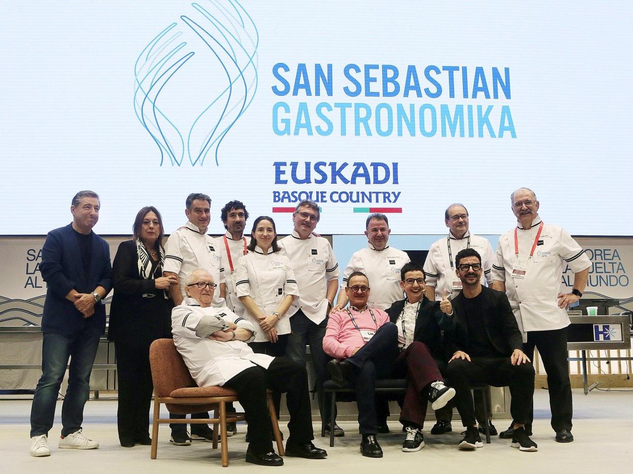 Los grandes chefs, en la pasada edición, durante el homenaje a Carme Ruscalleda. Gorka Estrada